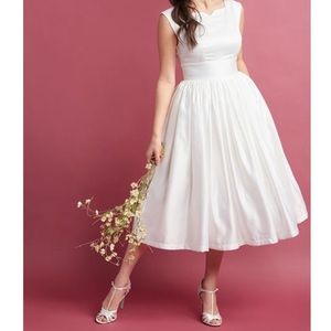 Fabulous Fit - Flare Dress with Pockets in White.